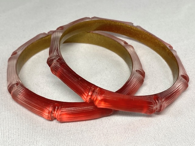 LG139 narrow red bamboo carved lucite bangles